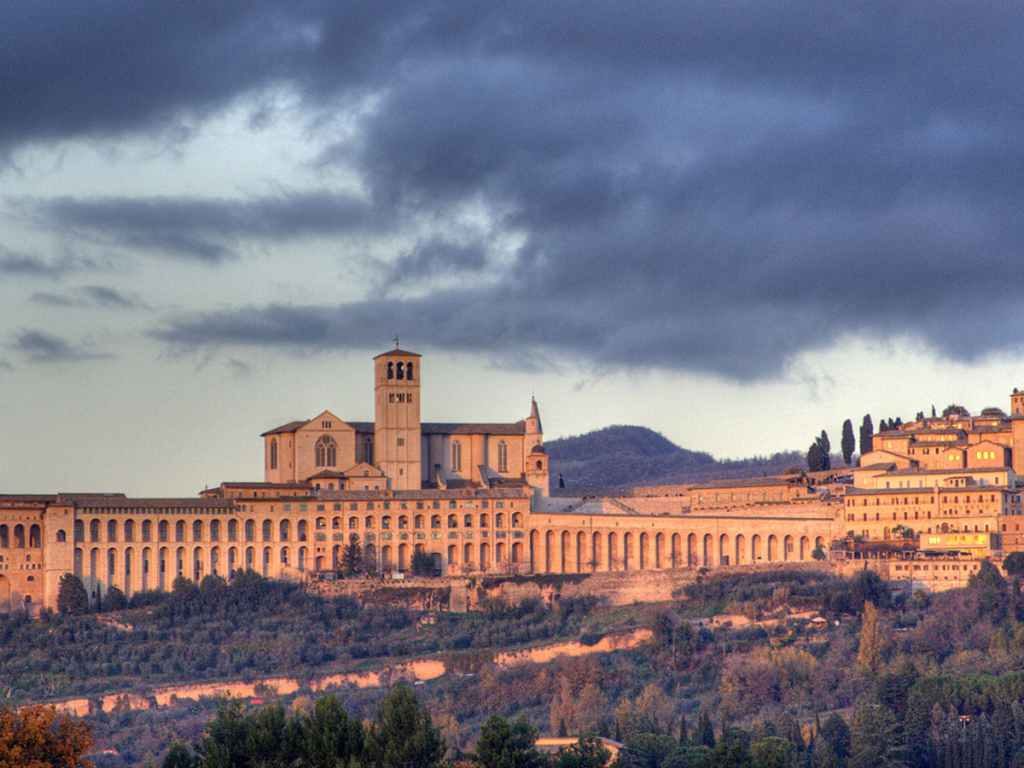 Assisi: cuore della spiritualità cristiana. Spello, caratteristica cittadina.